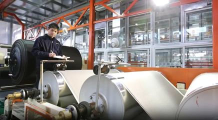 無溶劑聚氨酯復合材料生產線。肥西縣委宣傳部供圖